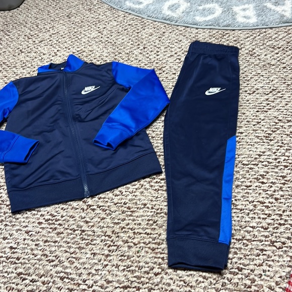 Nike - Picture 6 of 8